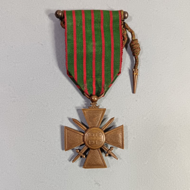 CROIX DE GUERRE 1914-1917 AVEC DEUX ETOILES POUR CITATIONS A L'ORDRE DU REGIMENT REDUCTION DE FOURRAGERE